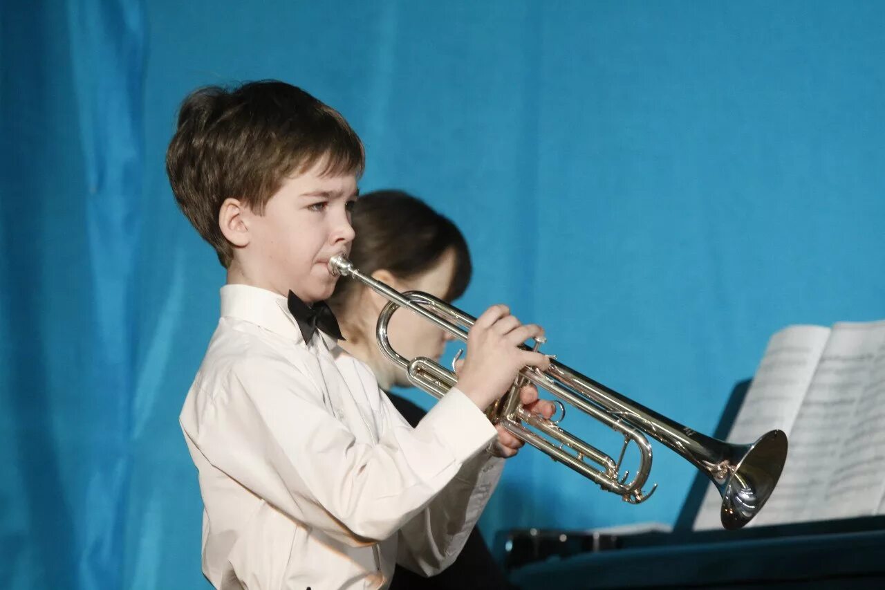 Эстрадный вокал дети. Дети поют. Музыкальная школа. Дети музыканты. Музыка исполнители дети.