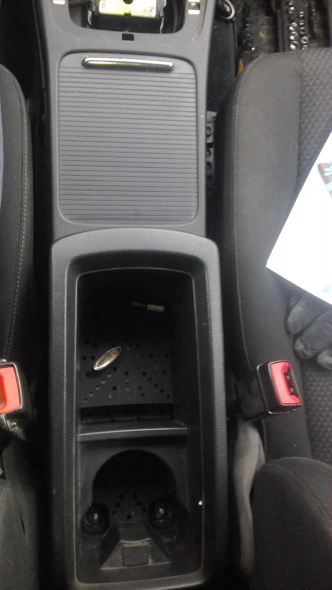 Накладка центральной консоли vw polo 2011. 6ru867172a82v. Центральная консоль поло седан. Центральная консоль в фольксваген поло. Тюнинг центральной консоли фольксваген поло.
