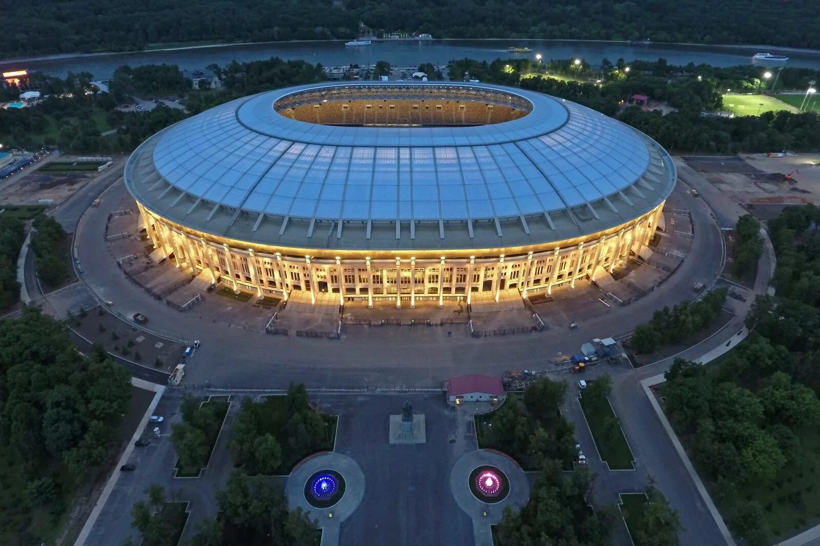 Лужники стадион год. Стадион Лужники Москва. Лужники Арена. Luzhniki Olympic Complex. Лужники стадион 2017 год.