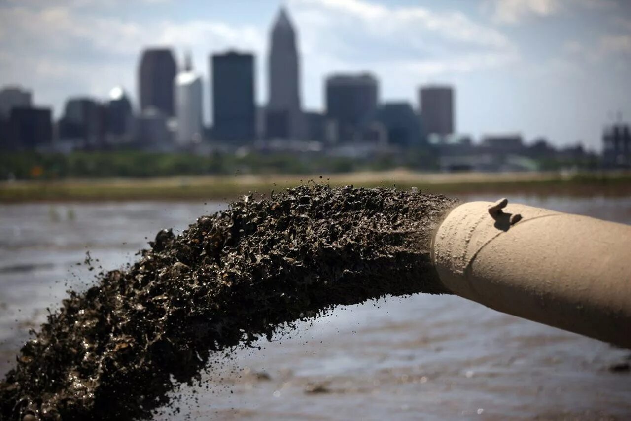 Загрязнение воздуха для детей. Рисунок на тему загрязнение воздуха. Загрязненный город для детей. Clean polluted. Загрязнение природы для детей.