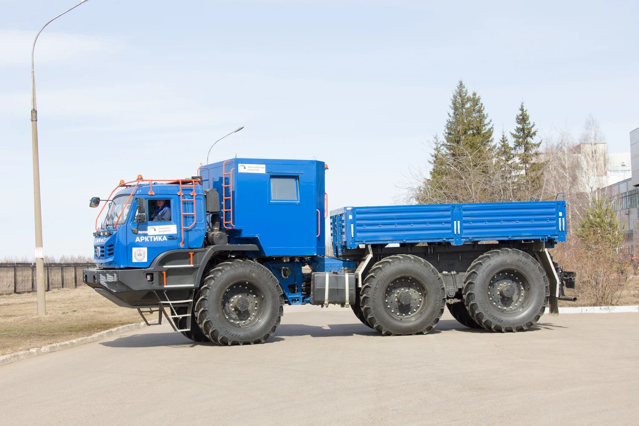 Седельный тягач камаз 65221. Kamaz 43118 вездеход. Камаз 8х8 бортовой. Камаз 6355 арктика. Габариты шасси камаз 43118.