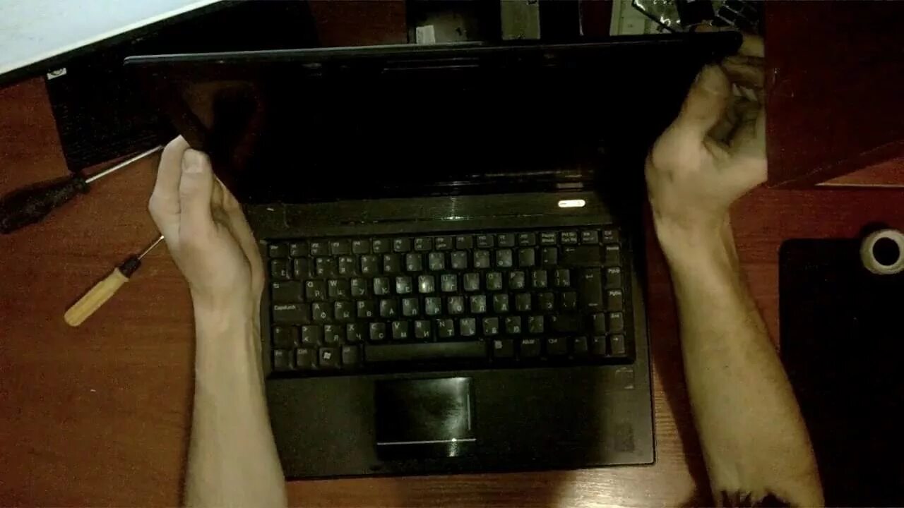 Ноутбук нет питания. Асус ноутбук не включается экран. Ноутбук асус не. Асус ноутбук не включается экран. Ноутбук асус включение.