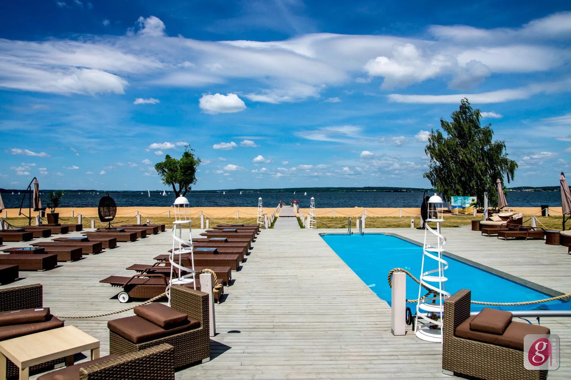 На том берегу минск. Пляж бульбаш минск. заславское водохранилище пляжи. минское море beach club. бульбаш пляж на минском море.