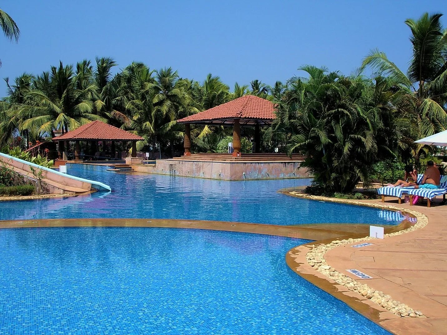 Бенарес город в индии. Пляжи индии северный гоа. Варанаси. Палолем бич гоа. Варанаси город в индии.