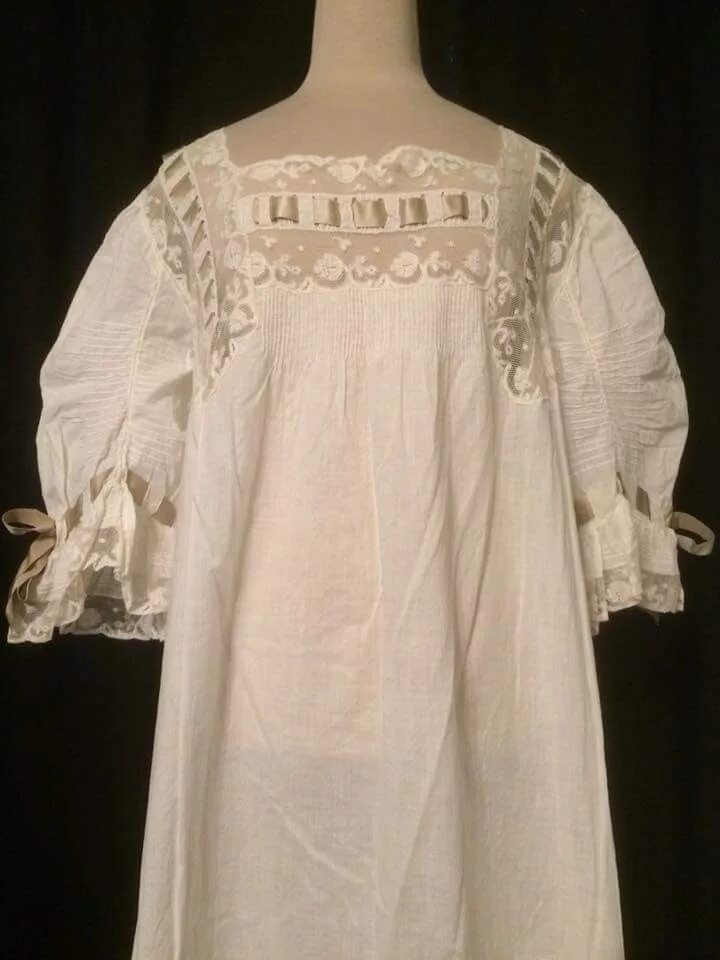 Старые в ночных сорочках. Платье в крестьянском стиле. Старинная ночная рубашка. Старые ночнушки. Старые ночнушки.