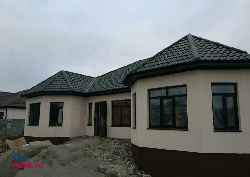 Дома в черкесске. Черкесск частный дом. Красивые здания в черкесске. Красивый дом в черкесске. Красивый дом кчр.