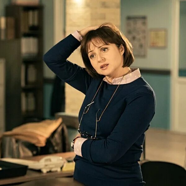 Кто играл главную роль в сериале ищейка Александр Макогон актёр фильмография Погоня за тремя зайцами (2015) росс