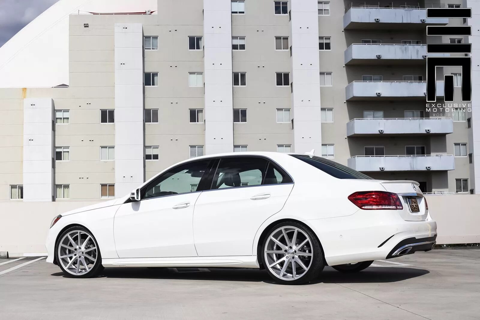 Диски e class. Белый мерседес w212 диски r20. mercedes e w212 r19. mercedes w212 r20. мерседес w212 белый.