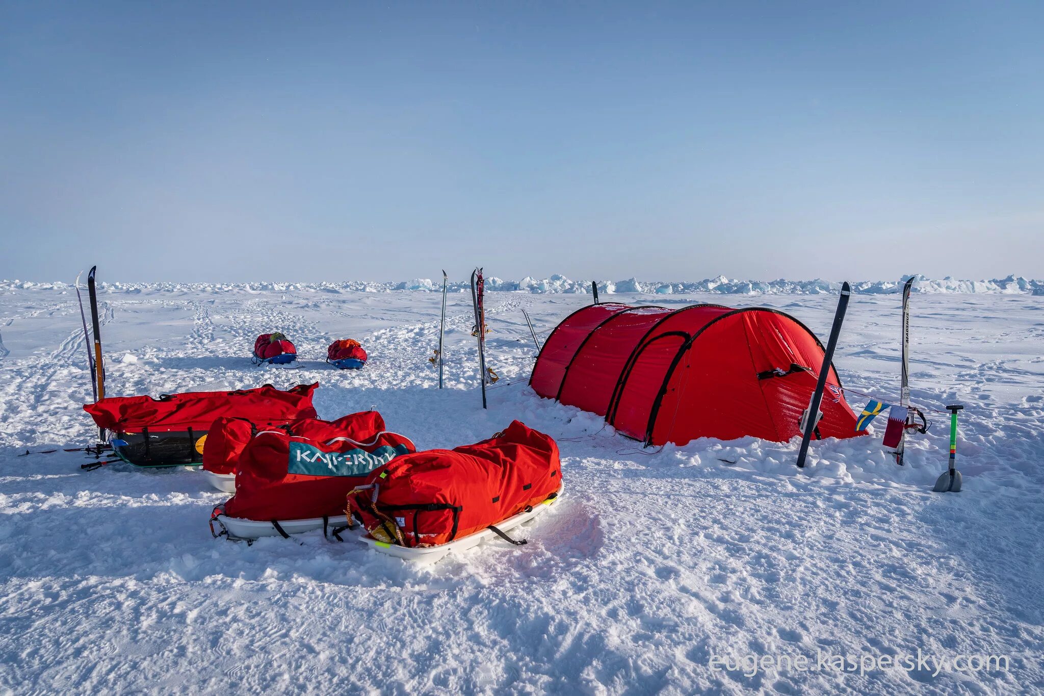 North camp. Барнео Северный полюс. Барнео Арктика. Арктическая станция Барнео. Барнео дрейфующий Ледовый лагерь.