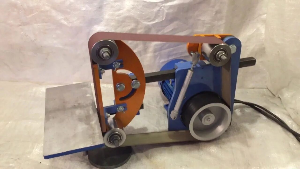 Гриндер дино. Гриндер supercut-2200. Гриндер узби 915. Станок шлифовальный гриндер ленточный mg-1600a “мастер”. Гриндер дино.