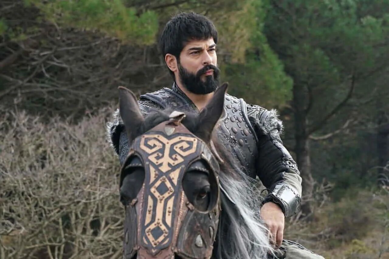 Эртугрул 82 серий. Эртугрул 82 серий. Энгин алтан воскресший эртугрул. Эртугрул 82 серий. Осман эртугрул османоглу.