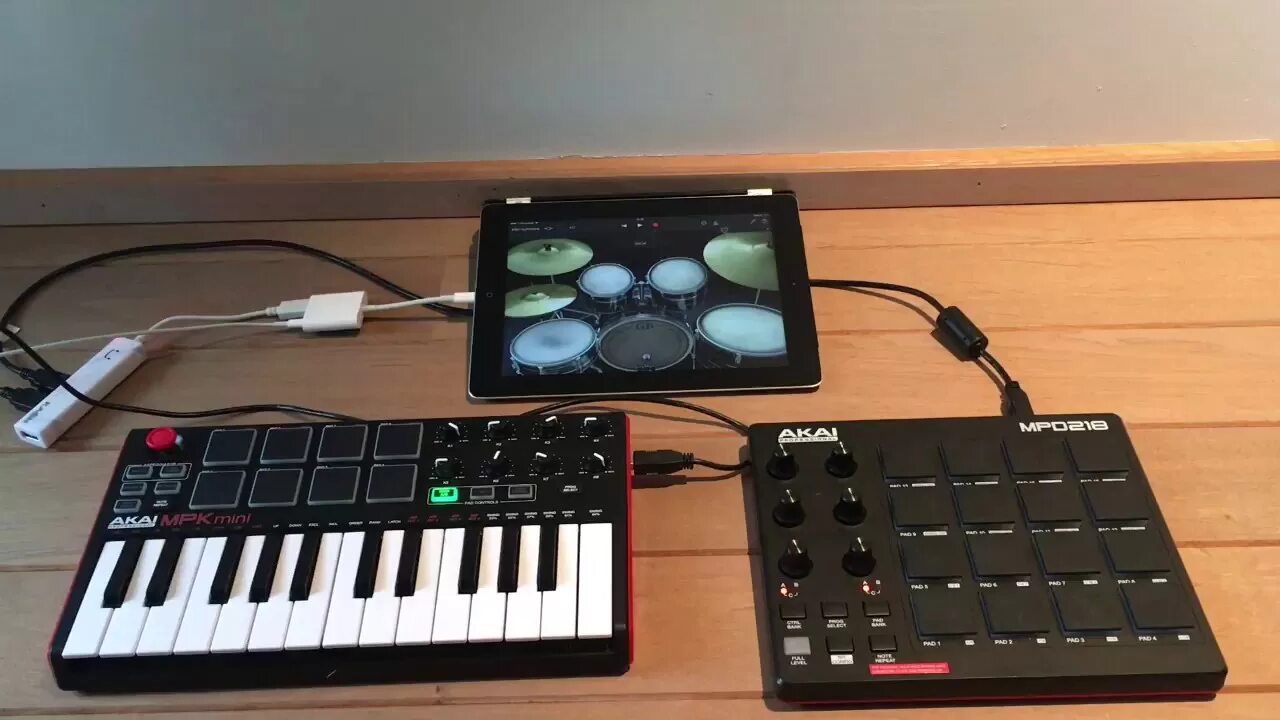 Midi ipad. Korg midi usb. Midi-клавиатура korg microkey 25. Midi ipad. Korg plugkey.