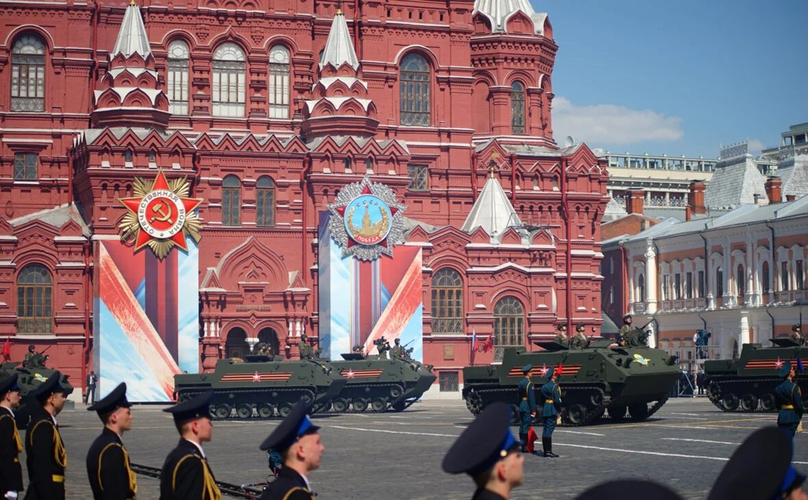 Будет ли парад в москве. Парад Победы Кремль. День Победы Кремль. С днем Победы Москва Кремль. Кремль 9 мая.