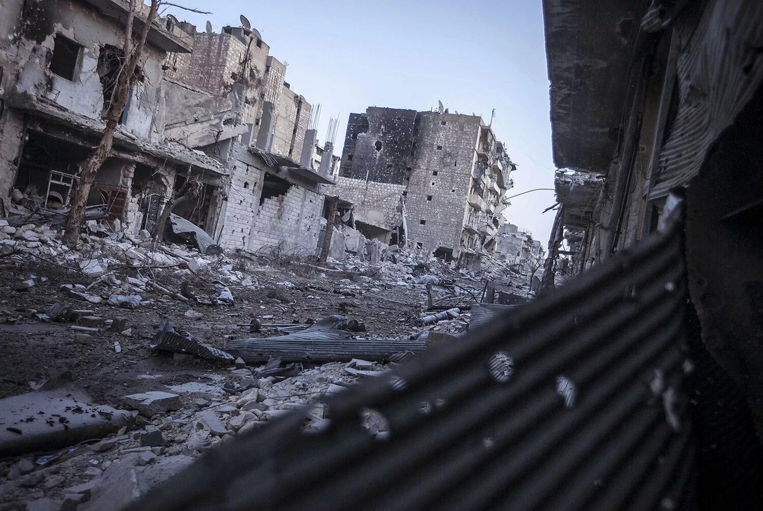 Разрушенная сирия. Развалины Алеппо Сирия. Руины города Алеппо в Сирии. Город Хомс Сирия. Мелитополь руины войны.