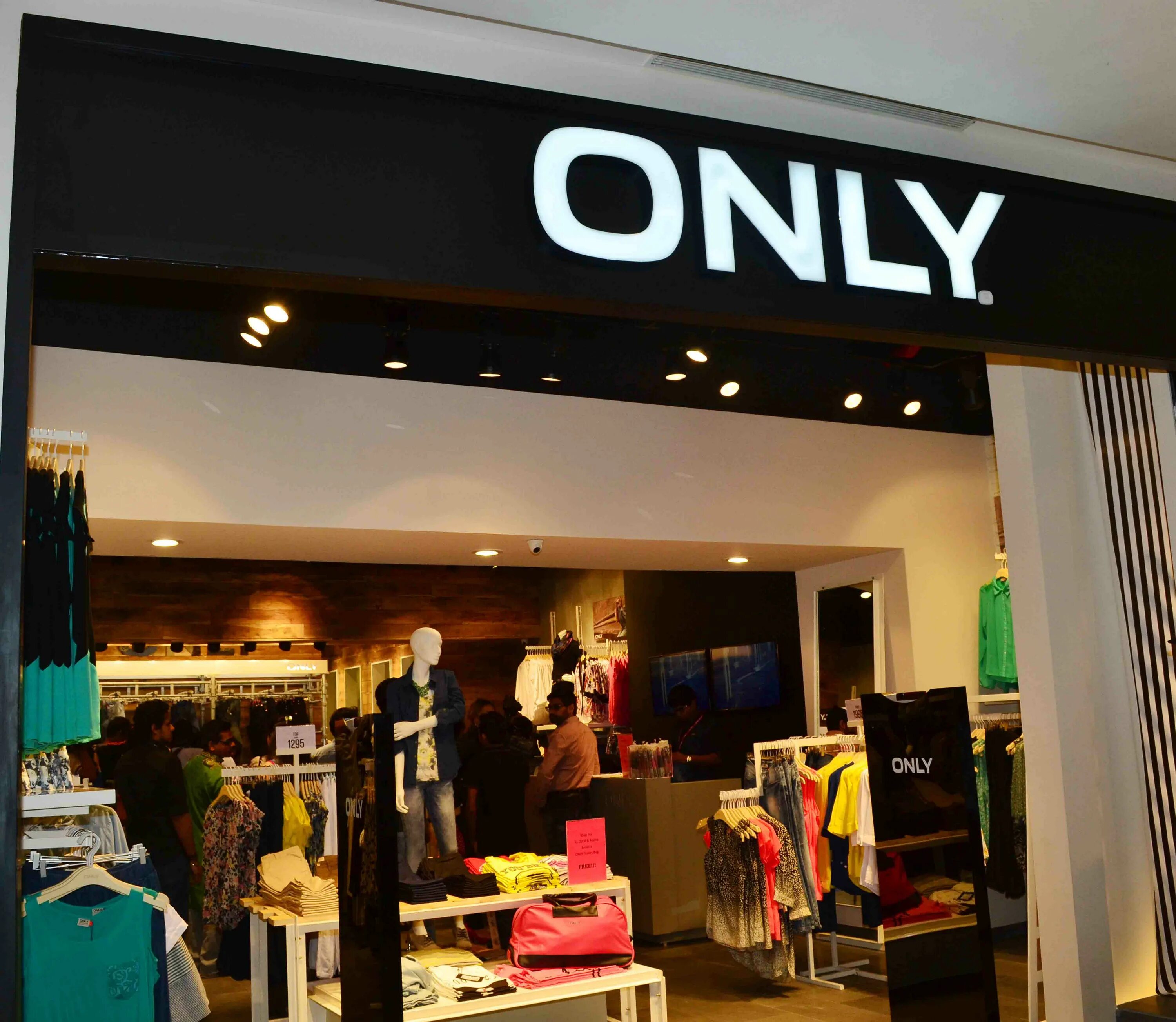 O n i одежда. Платье only love urbanized. бренд only. only одежда. онли бренд одежда.
