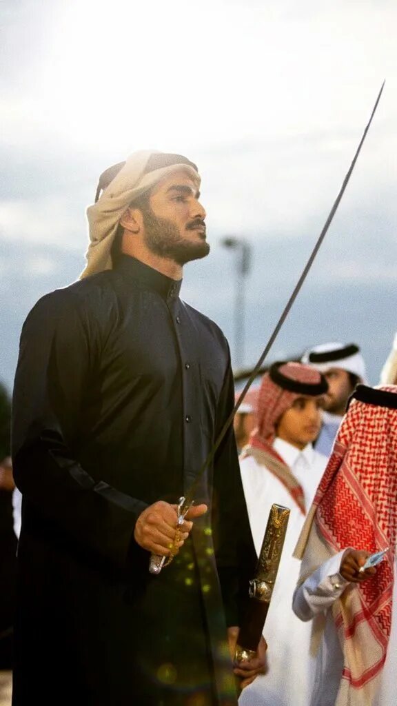 Арабский шейх на отдыхе. Принц фазза дубай. Хамдан ибн мохаммед аль мактум. Мохаммед бин рашид аль мактум. Хамдан тв.