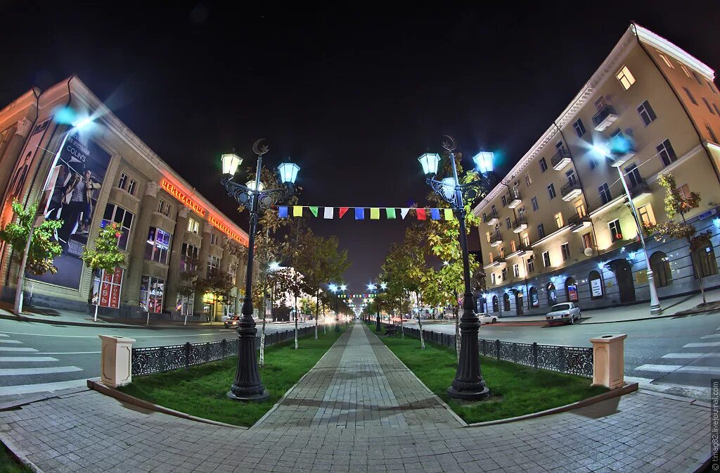 город махачкала. столица чеченской республики город грозный окруж мир. махачкала грозный. сердце чечни грозный. город грозный махачкала.