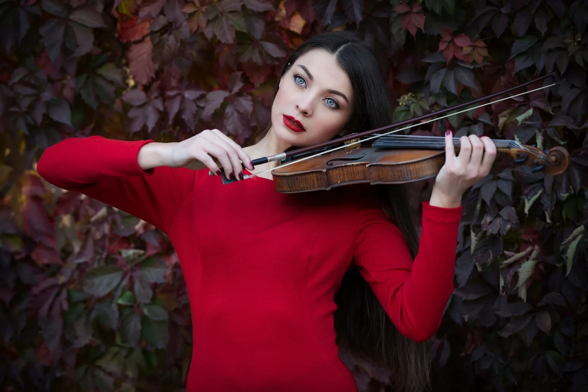 Женщина со скрипкой. Красивая женщина со скрипкой. Девушка скрипачка. Фотосессия со скрипкой. Слушать виртуозную скрипку