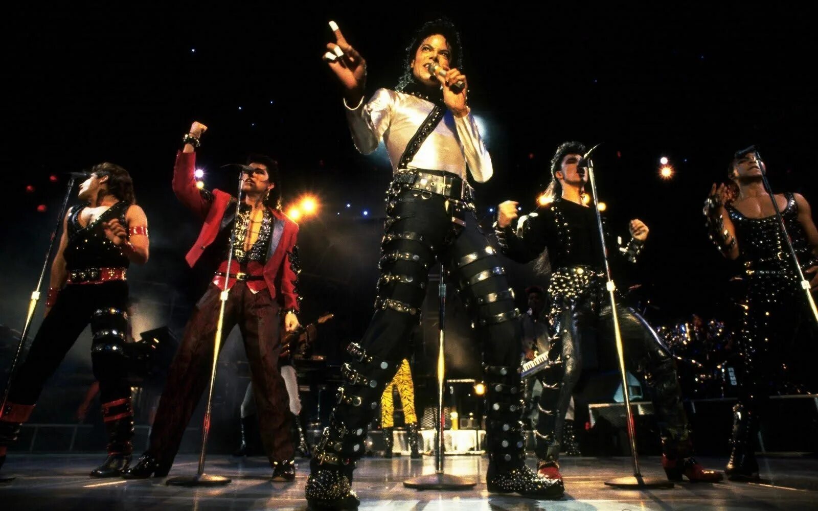 Песня майкла bad. Джексон на сцене. Michael Jackson Bad.