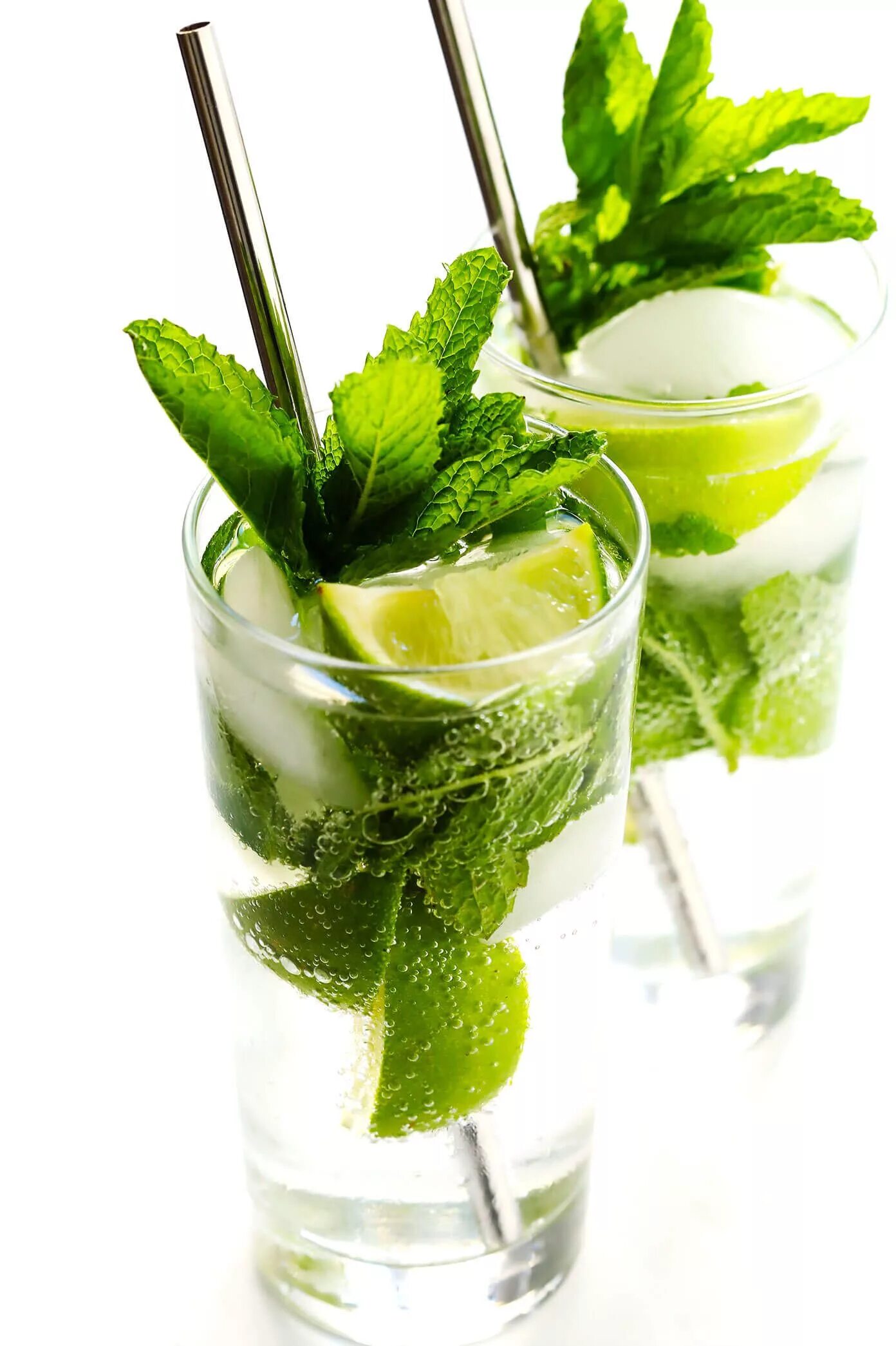 Mojito cocktail. Мохито 65. Коктейль махито. Коктейль мохито алкогольный. Mojito classic коктейль.