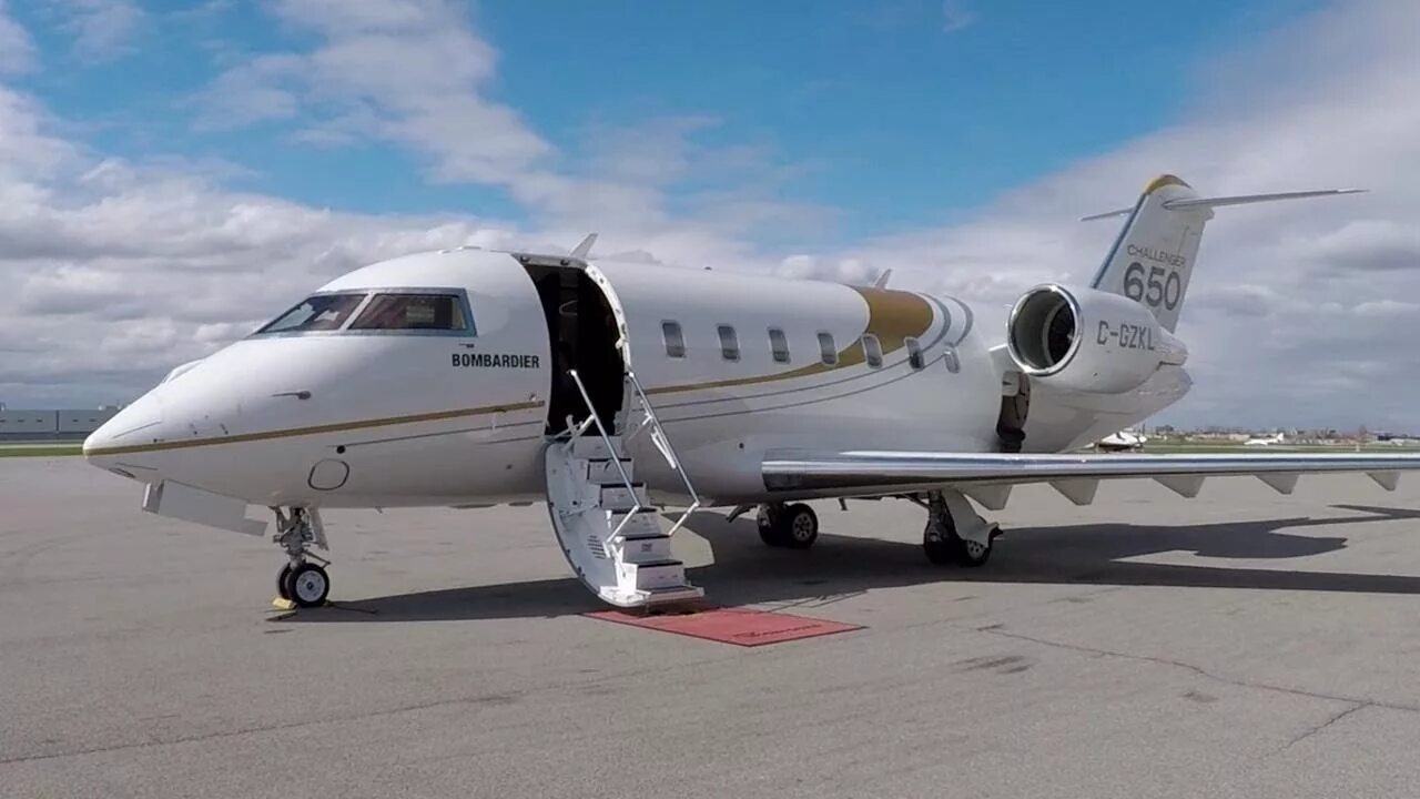 Bombardier 650. Самолет Bombardier Challenger 650. Бизнес Джет Challenger 650. Бомбардье Челленджер 650. Частный самолет Bombardier Challenger 650..