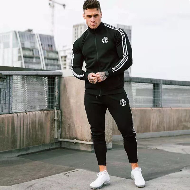 Костюм спортивный мужской. Спортивные мужские костюмы на высоких. Чёрный спортивный костюм мужской с капюшоном. Спортивные мужские. Костюм спортивный мужской reebok track one.
