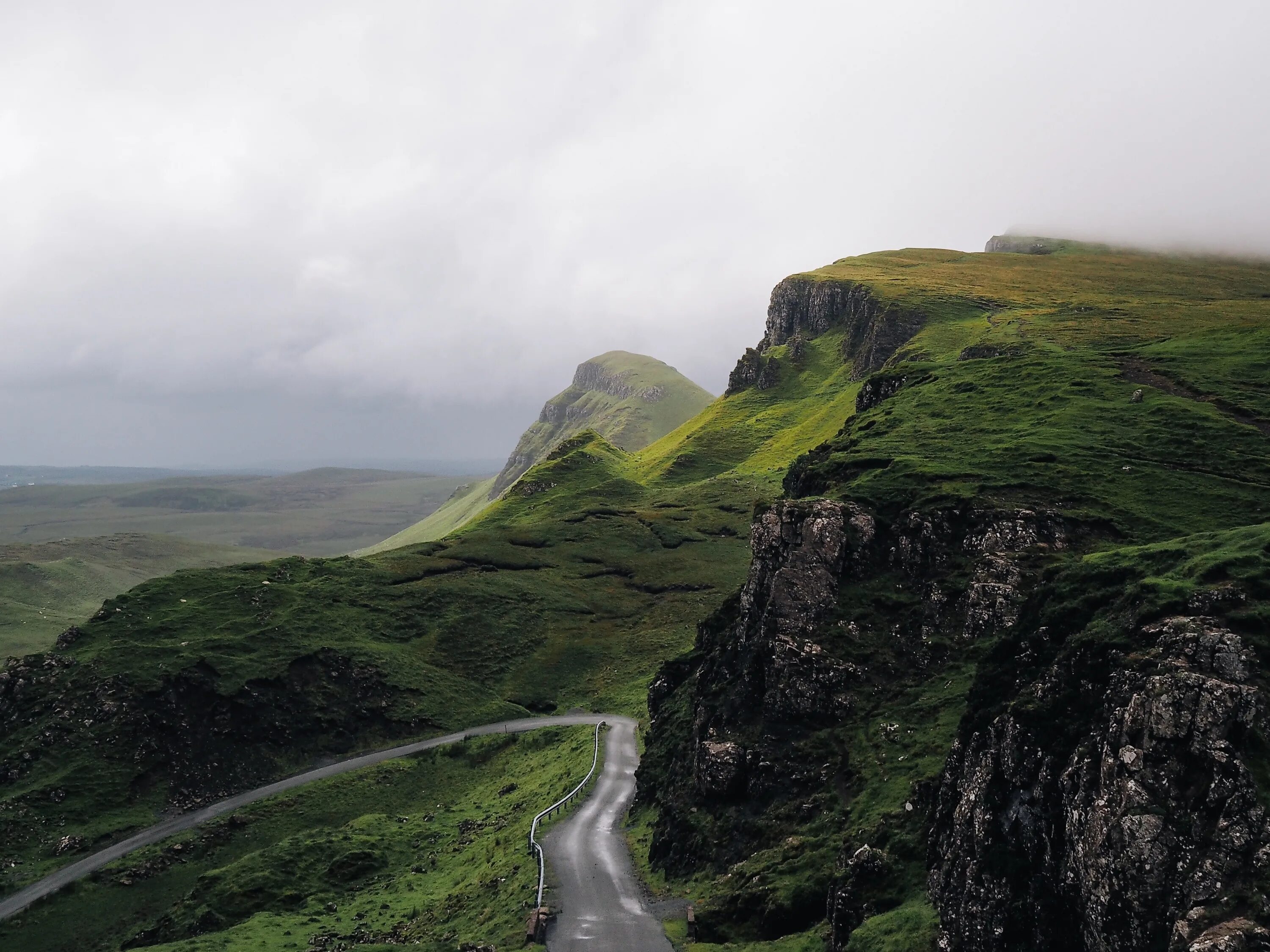 Известные холмы. Green Hills зеленые холмы Ирландии. Хайлендс Исландия. Сперрин горы Ирландия. Центральная низменность Ирландия.