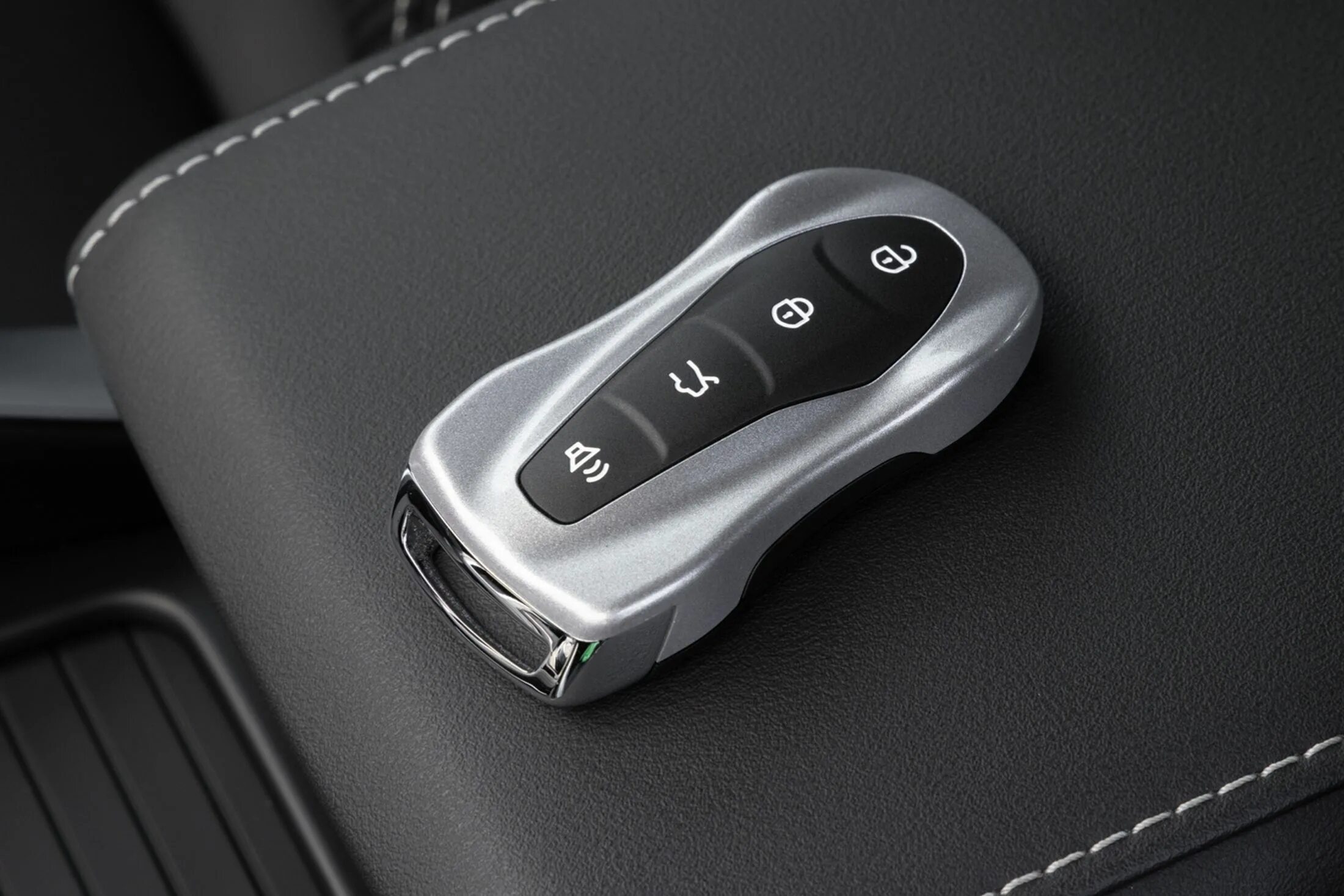 Ключ от geely atlas pro. Корпус на ключ джили атлас. Джили атлас открыть ключом. Geely atlas 2020 руль. Джили атлас открыть ключом.