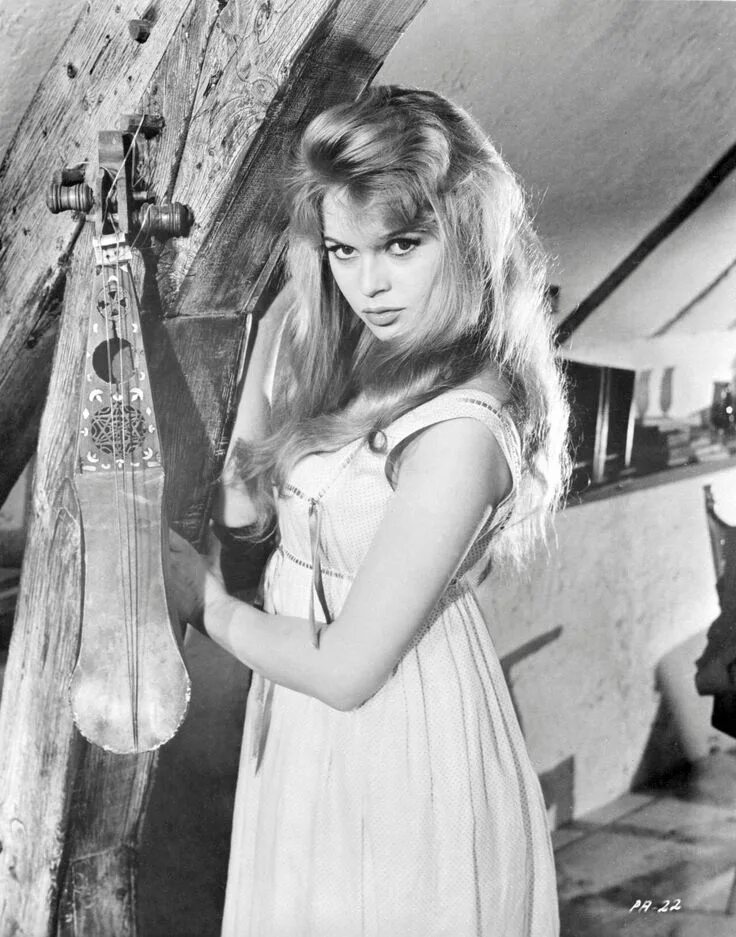 Brigitte Bardot Peinado años 40, Bardot brigitte, Bridget bardot