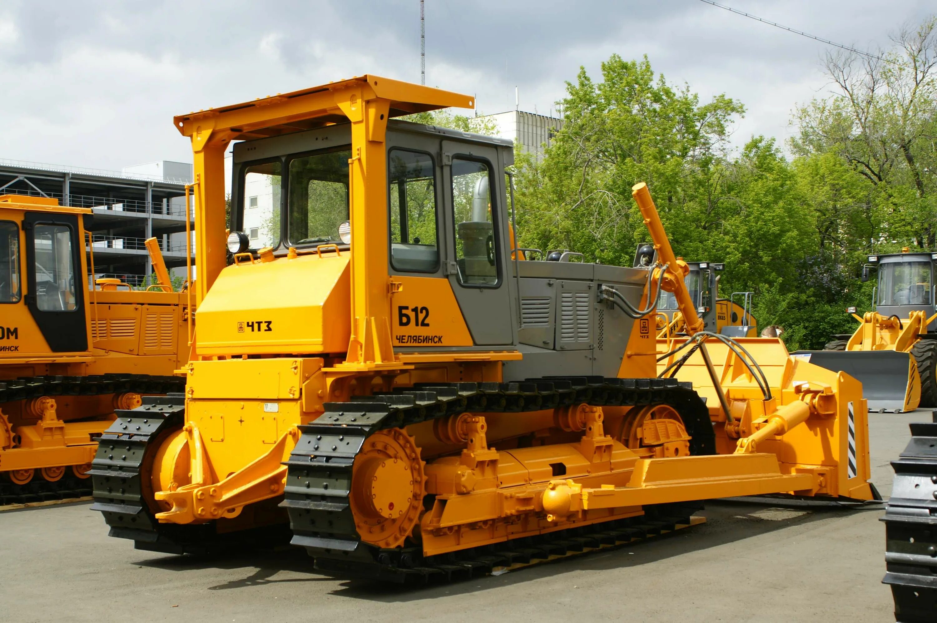 Бульдозер чтз уралтрак б 10. Бульдозер 12. Бульдозер б12. Бульдозер б12 6020-1е. Бульдозер б12 6020-1е.
