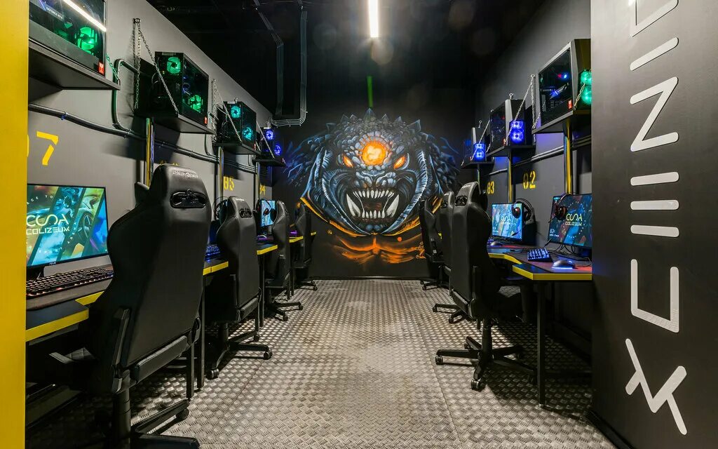 Колизеум дмитров компьютерный клуб. Калюзей в москве компьютерный клуб. Колизей орел компьютерный клуб. Колизеум киберспорт арена. Coliseum arena компьютерный клуб.