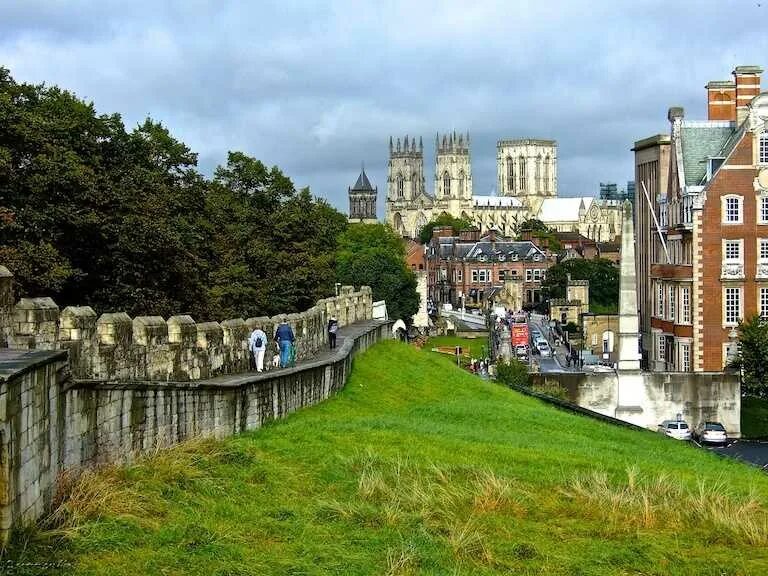 Северный йоркшир великобритания. Скарборо (северный йоркшир). Норт йоркшир англия. Йоркшир графство. Северный город великобритании.