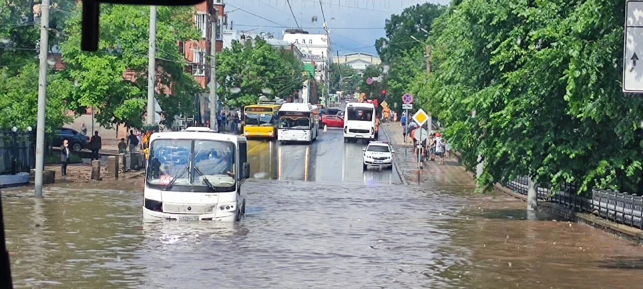 Киров затопило. Ливень в городе. Сильный дождь. 27 июня 2023 г