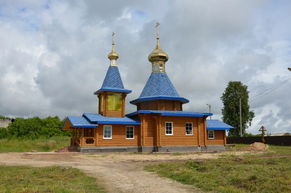 Погарский район брянской новости. Погар храм Успения Пресвятой Богородицы. Успенская Церковь Погар. Церковь Погар Брянской области. Погар Брянская область Погарский район.