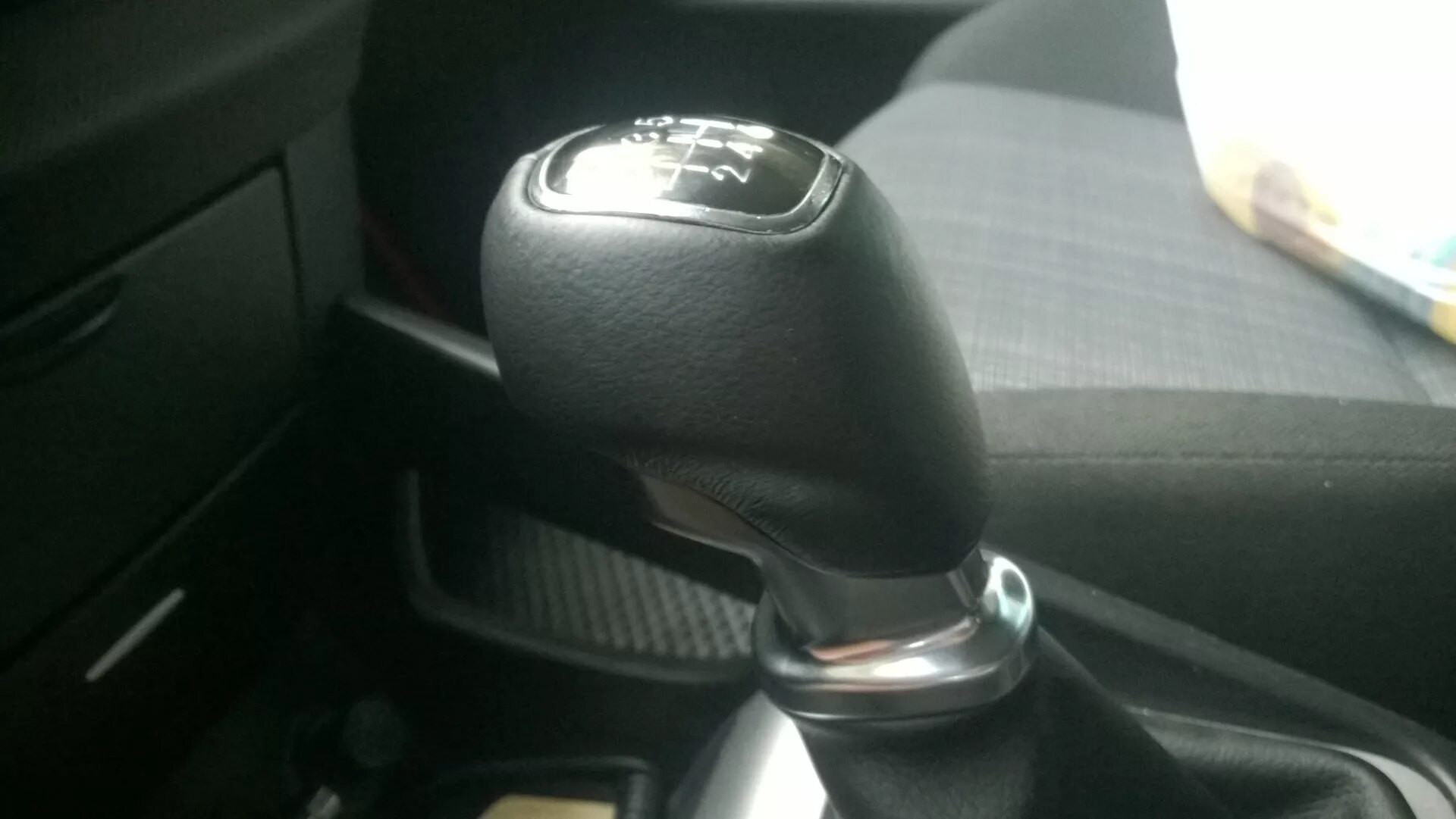 Замена кожи на ручке КПП - KIA Ceed (1G), 1,6 л, 2011 года визит на сервис DRIVE