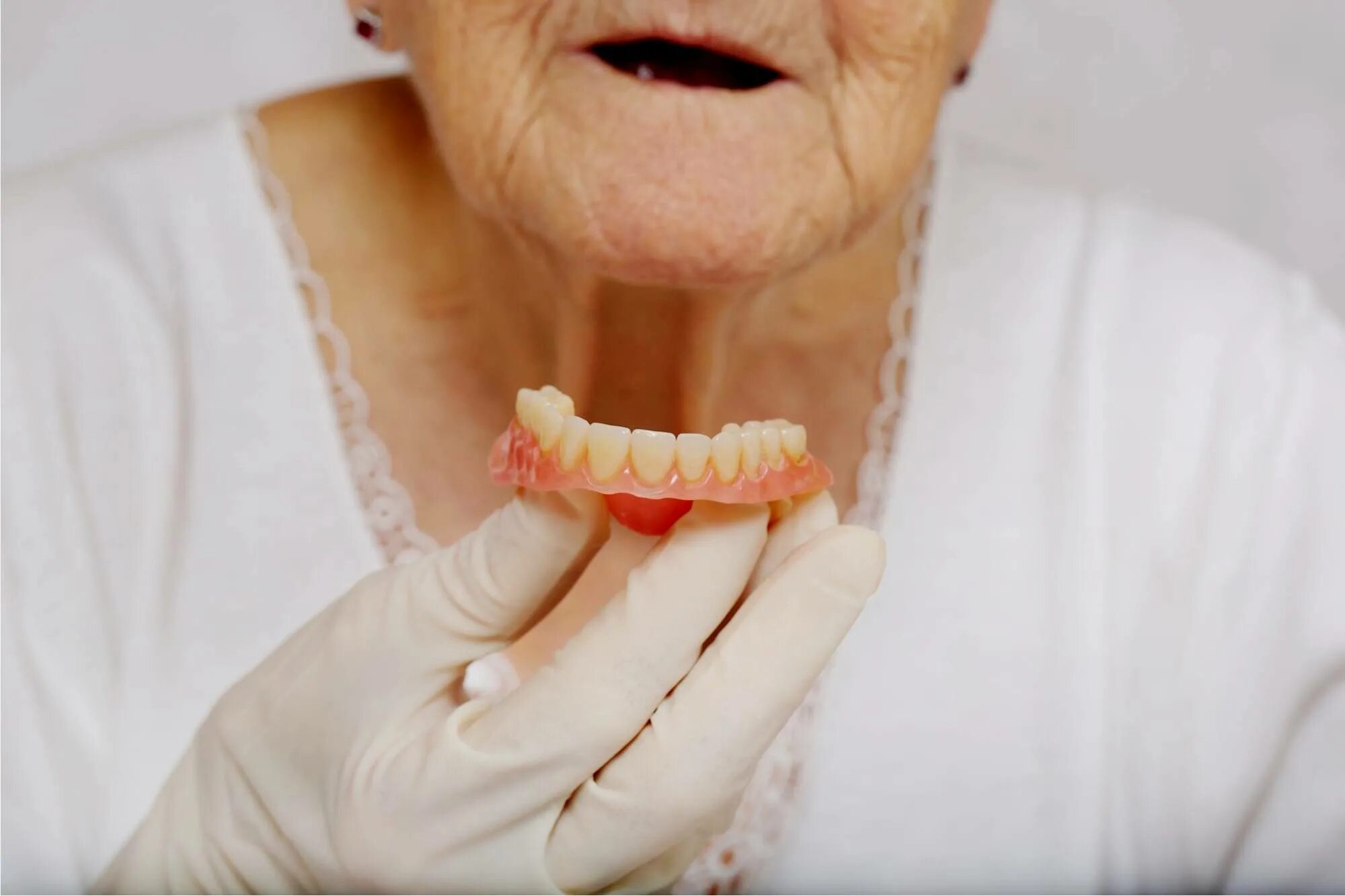 Принципы непереносимости пластмассовых протезов. Общие принципы и методы лечения ортопедических заболеваний. Непереносимость зубных протезов. Метод диагностики непереносимости акриловых протезов. Непереносимость материалов используемых в стоматологии.