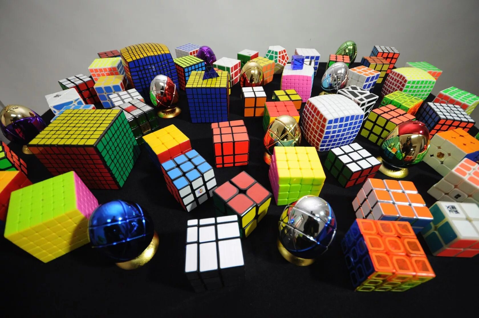 Рубиком фото. Кубик рубик. Кубик рубик 19x19. Головоломка кубик Рубика 5х5. Эрнё рубик головоломки.