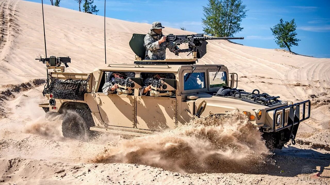 Американские военные машины. Hammer военный HMMWV. Humvee +m1165 -m1025. Hummer h1 Humvee с пулеметом. HMMWV m1165.