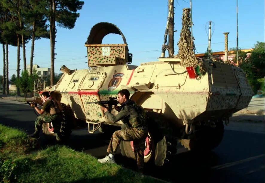 Мировые религии кратко таблица. Мировые учения. Буддизм христианство ислам таблица. Учения войск нато у границ рф. Оружие спецназа канады.