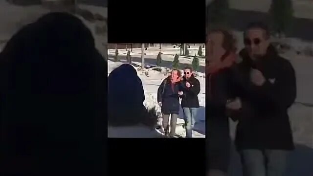 Издевались над слепой