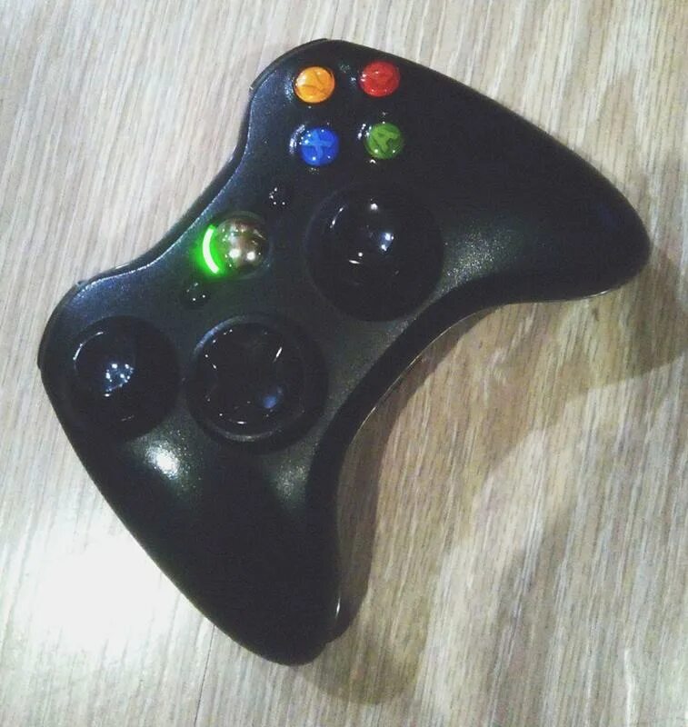 Батарейки для джойстика. Батарейки для джойстика Xbox 360. Геймпад Xbox 360 на батарейках. Джойстик хбокс 360 батарейки. Геймпад для Xbox 360 без батареек.