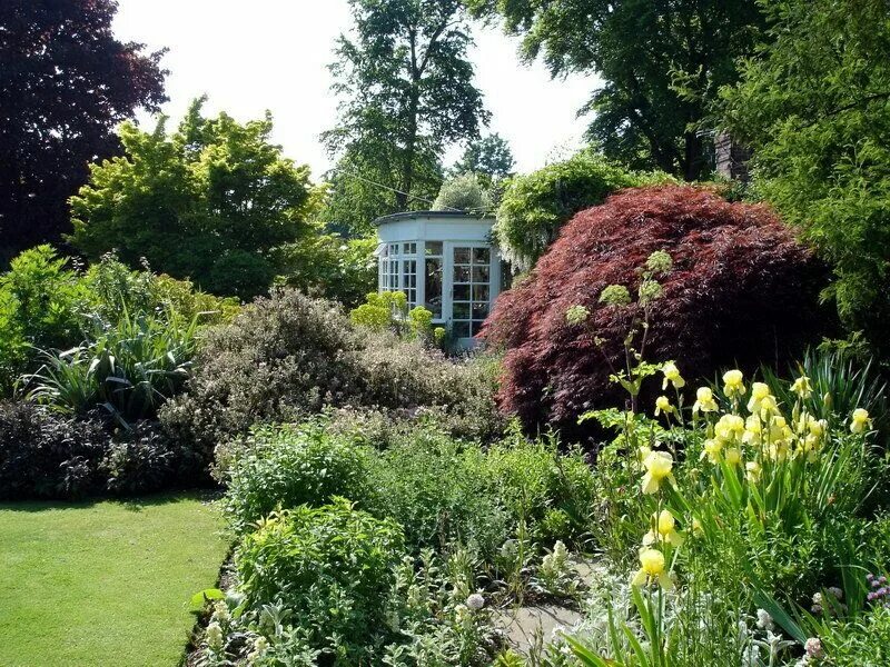 Время создавать сады. Сады италии самшит. Малые садики франции. Время создавать сады. Цветник в пейзажном стиле.