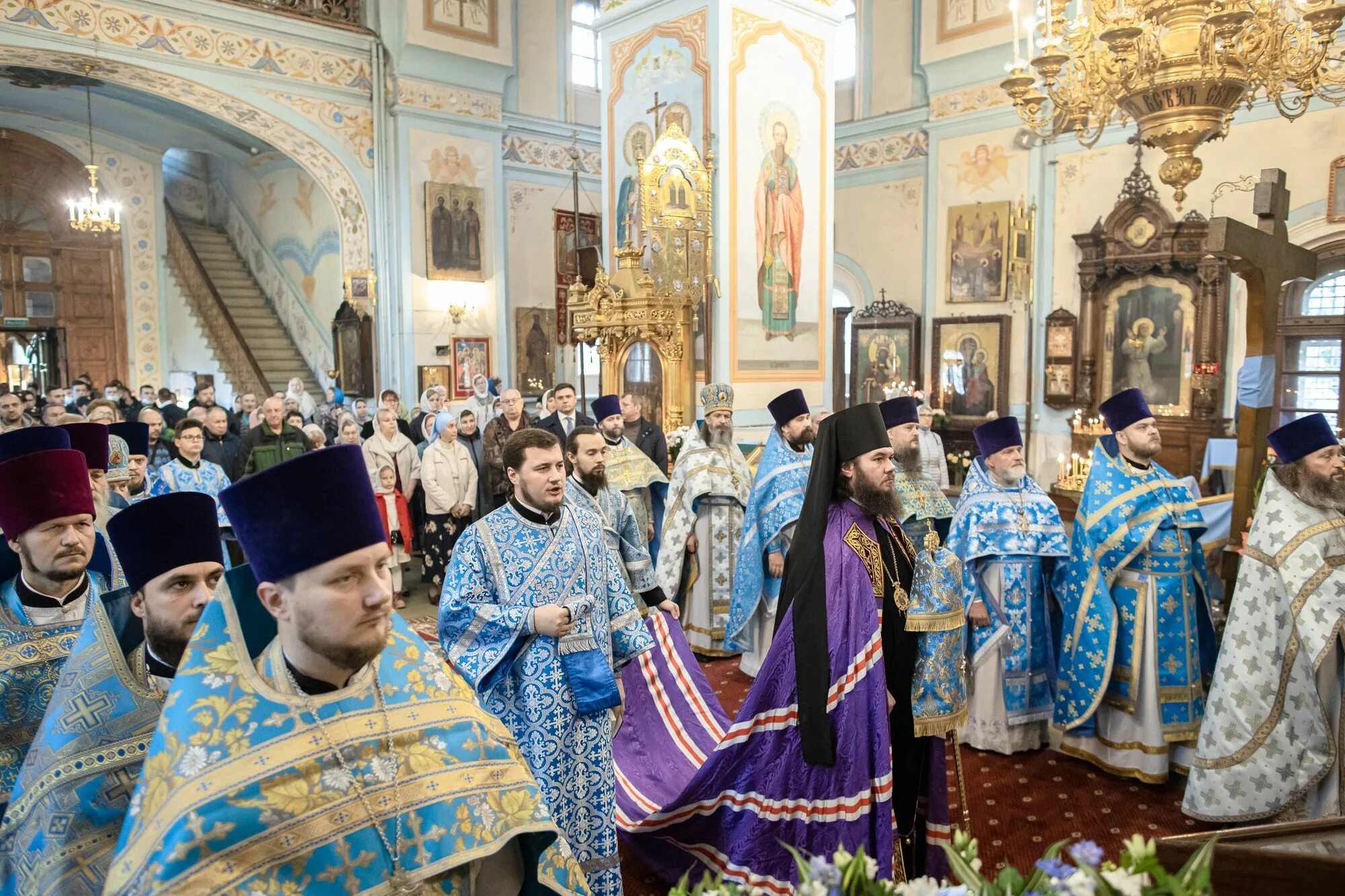 Собор городок иерей тарасий. Богослужения в покровском соборе. Покровский собор воронеж служба. Митрополит воронежский и лискинский сергий 2003 год. Богослужения в покровском соборе.