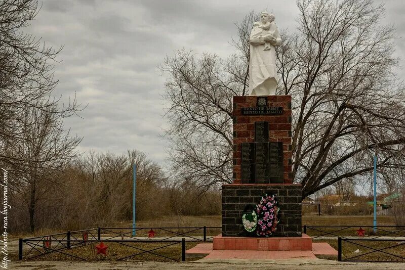 Н п красноармейское. Мемориал в селе Ленинский Красноармейского района Самарской области. П Ленинский Самарская область Красноармейский район. Самарская область Красноармейский район поселок Ленинский. Поселок Кировский Красноармейский район Самарской области.