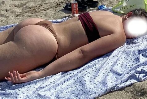 Bubble Butt Milf Pawg @ Beach Tanning Her Buns.