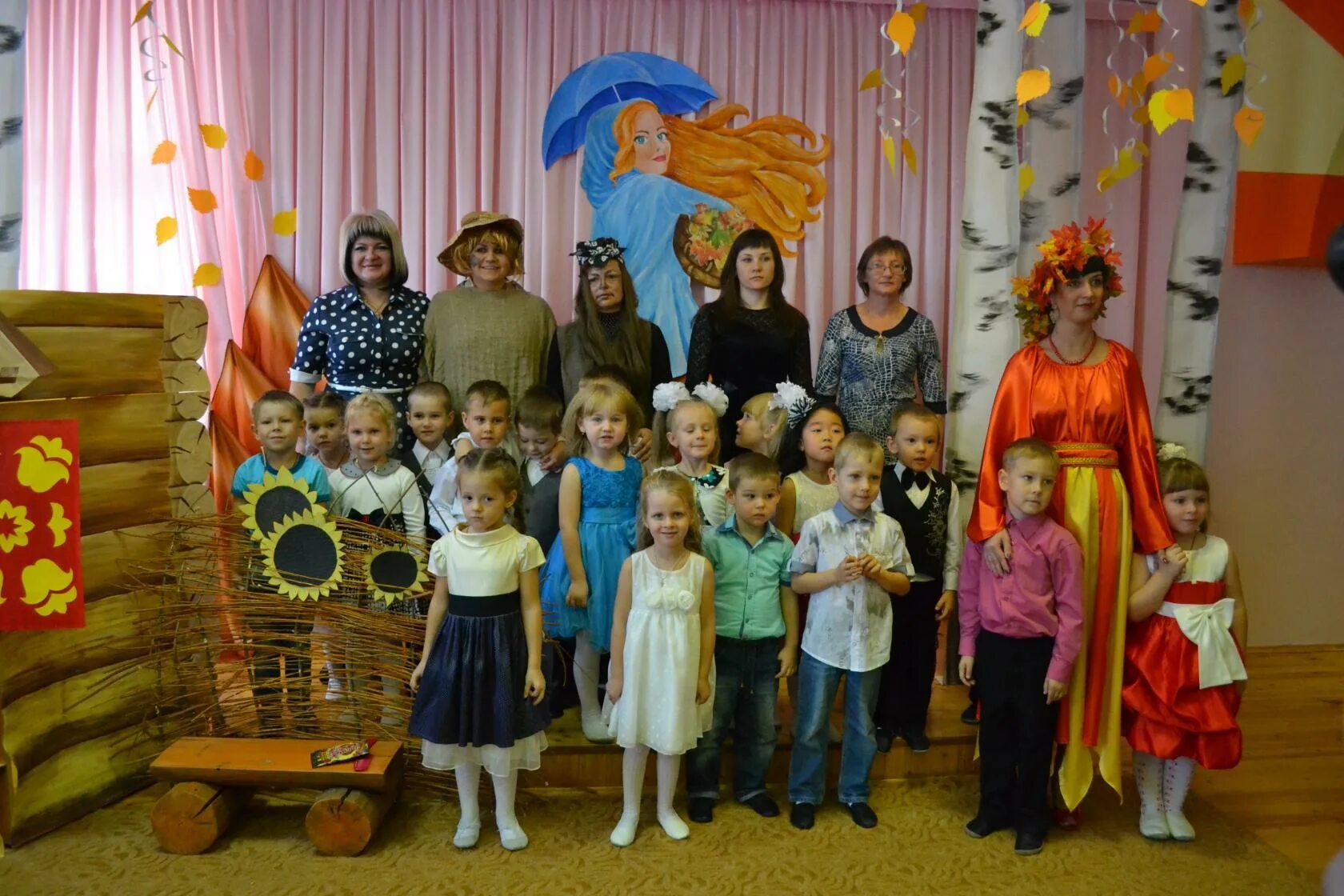 Баба яга на утреннике в детском саду. Костюм лешего и бабы яги. Баба яга на утреннике в детском саду. Баба яга на утреннике в детском саду. Домик баба яга на утреннике в дет саду.