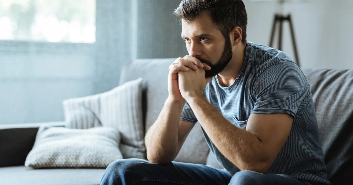 Задумчивый парень. Раз задумчиво. Женщина задается вопросом. Парень задумался. Задумчивая девочка подросток.