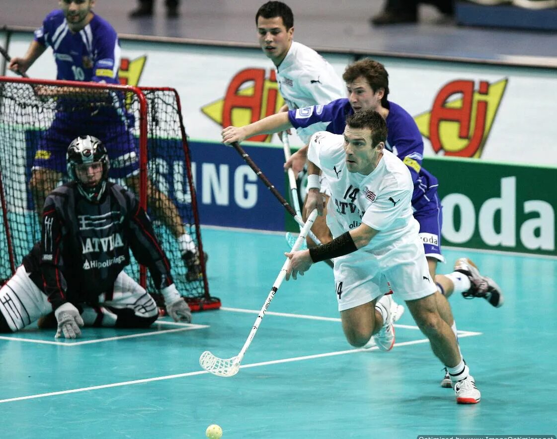 Максим николаев флорбол. Флорбол игра. Floorball. Флорбол это вид спорта. Флорбол игра.