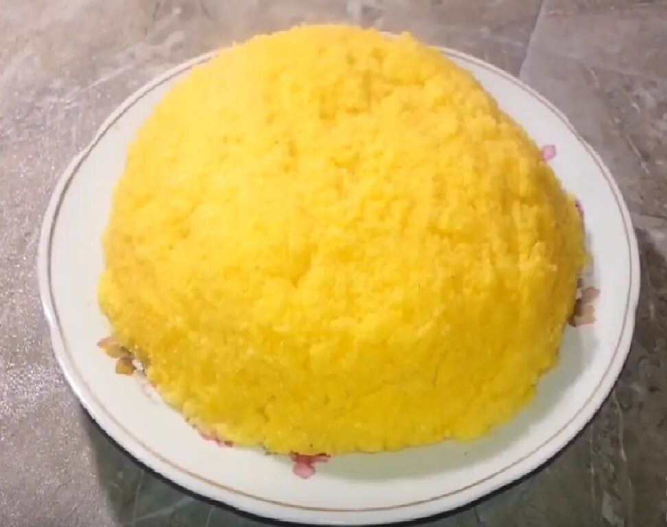 Мамалыга каша. Каша из кукурузной крупы. Полента таранья. Кукурузная каша мамалыга. Мамалыга из манки.