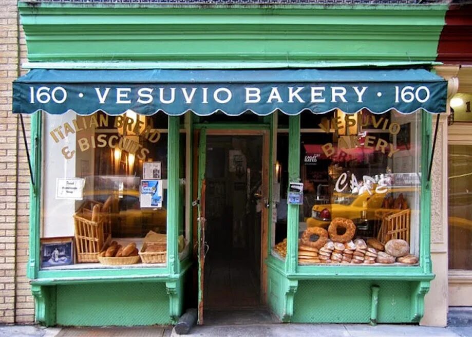 16 bakery. Vesuvio Bakery 160. Vesuvio Bakery 160 цветная улица. Яркие витрины магазинов правильного питания. Bakery Coffee.